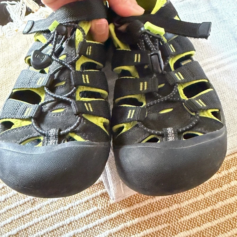KEEN Kids Black and Lime Green Closed-Toe Sport Sandal